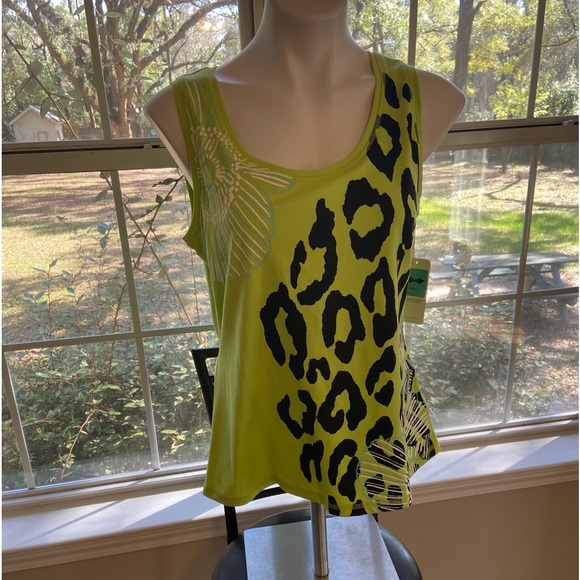 be inspired Tops - 3 for $20 NWT Be Inspired Performance Stretch lime jungle pattern large